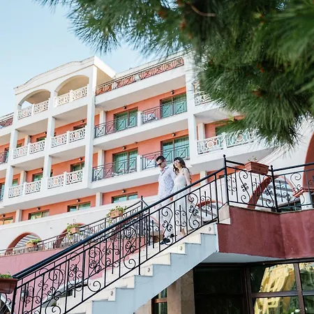 Hotel Saint George Palace 3*